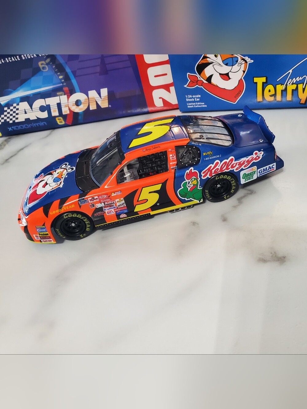 Terry Labonte #5  2001 Kellogg's 1:24 Nascar Diecast Car